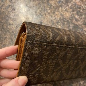 AUTHENTIC MICHAEL KORS FULTON WALLET